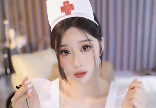 小恩雅-女护士私人护理被病人