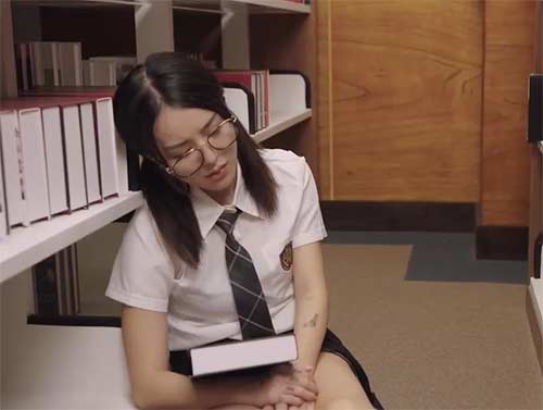 彤彤  图书管理圆和眼睛妹🌹