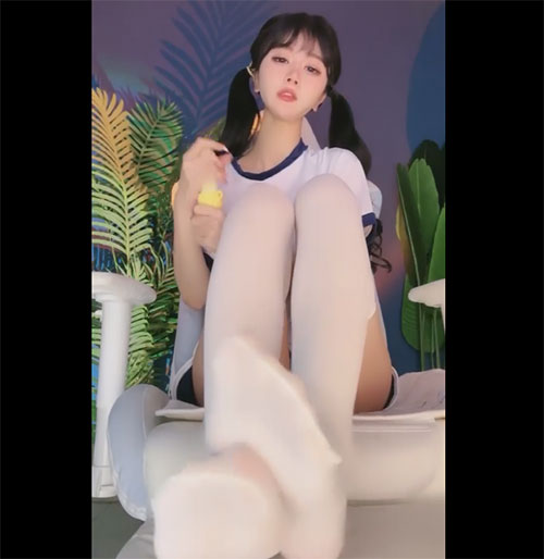 小熊维妮  白丝运动服⛱️