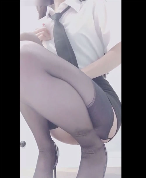 桃桃 OL黑丝御姐的诱惑🖤