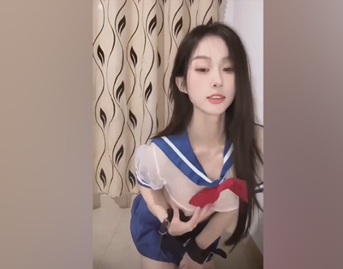 倩倩   黑丝透明水手服