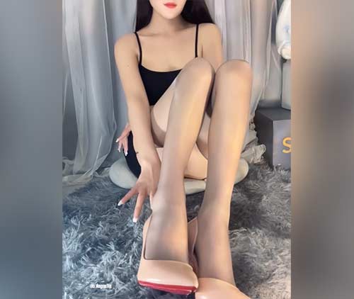奈奈  足控脚勾引👠