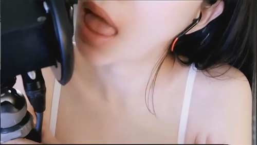 可爱的埋埋 asmr办卡福利 慢慢的舔