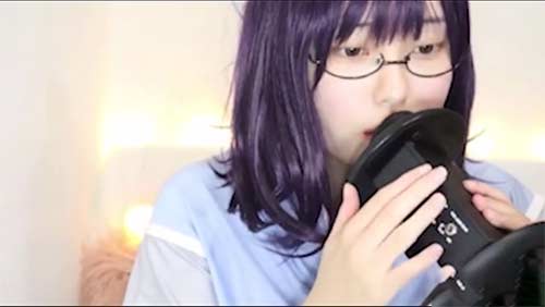 眼睛妹妹的舔耳福利