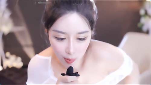网易cc小恩雅 私人定制 白丝情趣